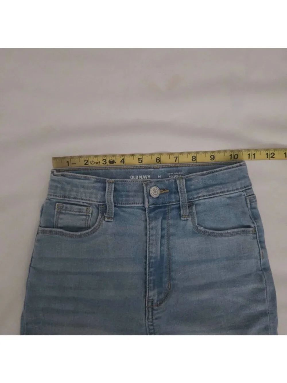 Old Navy 360° Stretch Extra High-Rise Rockstar Distressed Shorts Girls 14 Slim